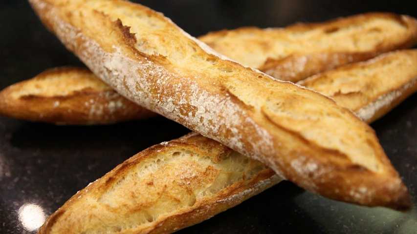Bageta, jeden zo stereotypov o Francúzoch